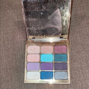 Stila Vibrant Eyeshadow Palette with Pink, Purple, and Blue Hues